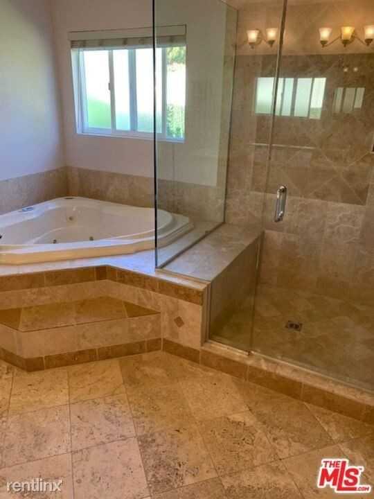 3530 S Bentley Ave - Photo 3 of 10