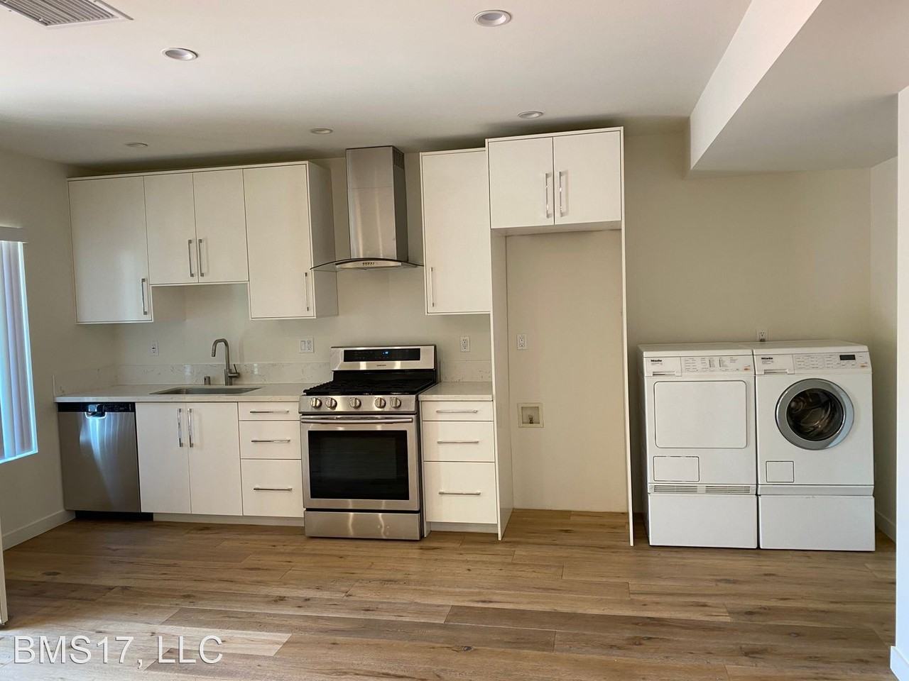 810 Norton Ave - Photo 3 of 31