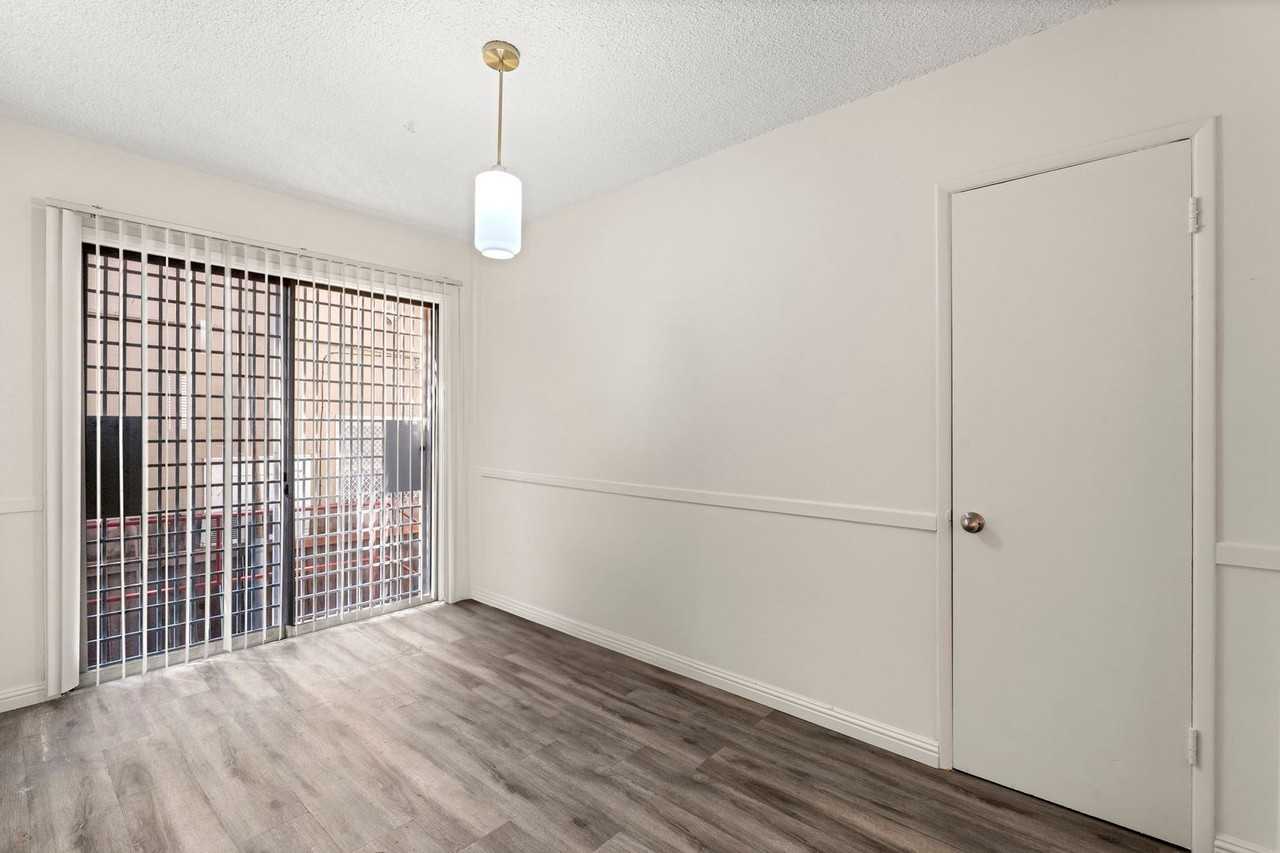 720 S. Plymouth Blvd. - Photo 2 of 12