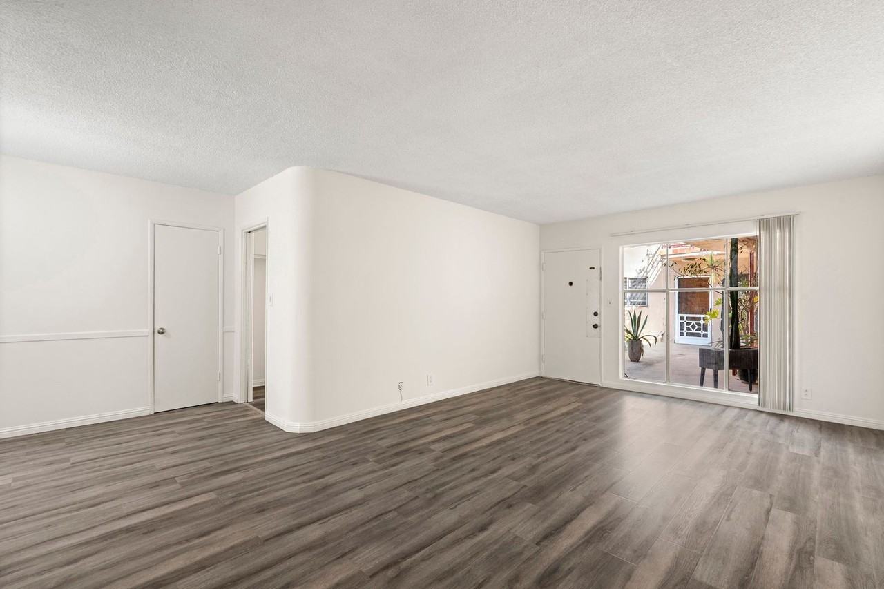 720 S. Plymouth Blvd. - Photo 3 of 12