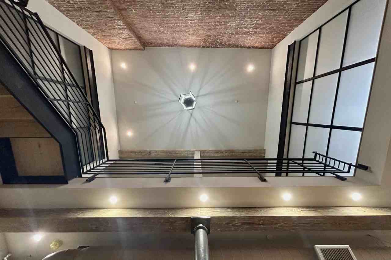 32 S Strawberry St - Photo 2 of 25