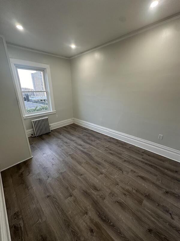 115 N 5th Ave - Photo 4 of 8