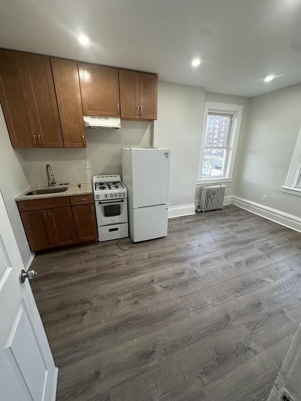 115 N 5th Ave - Photo 6 of 8