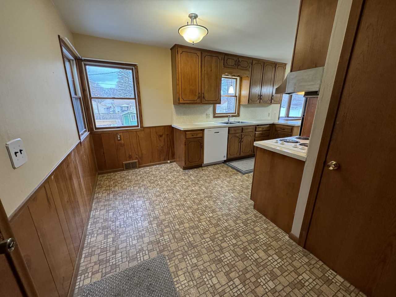 5506 Nevada Ave N - Photo 3 of 13