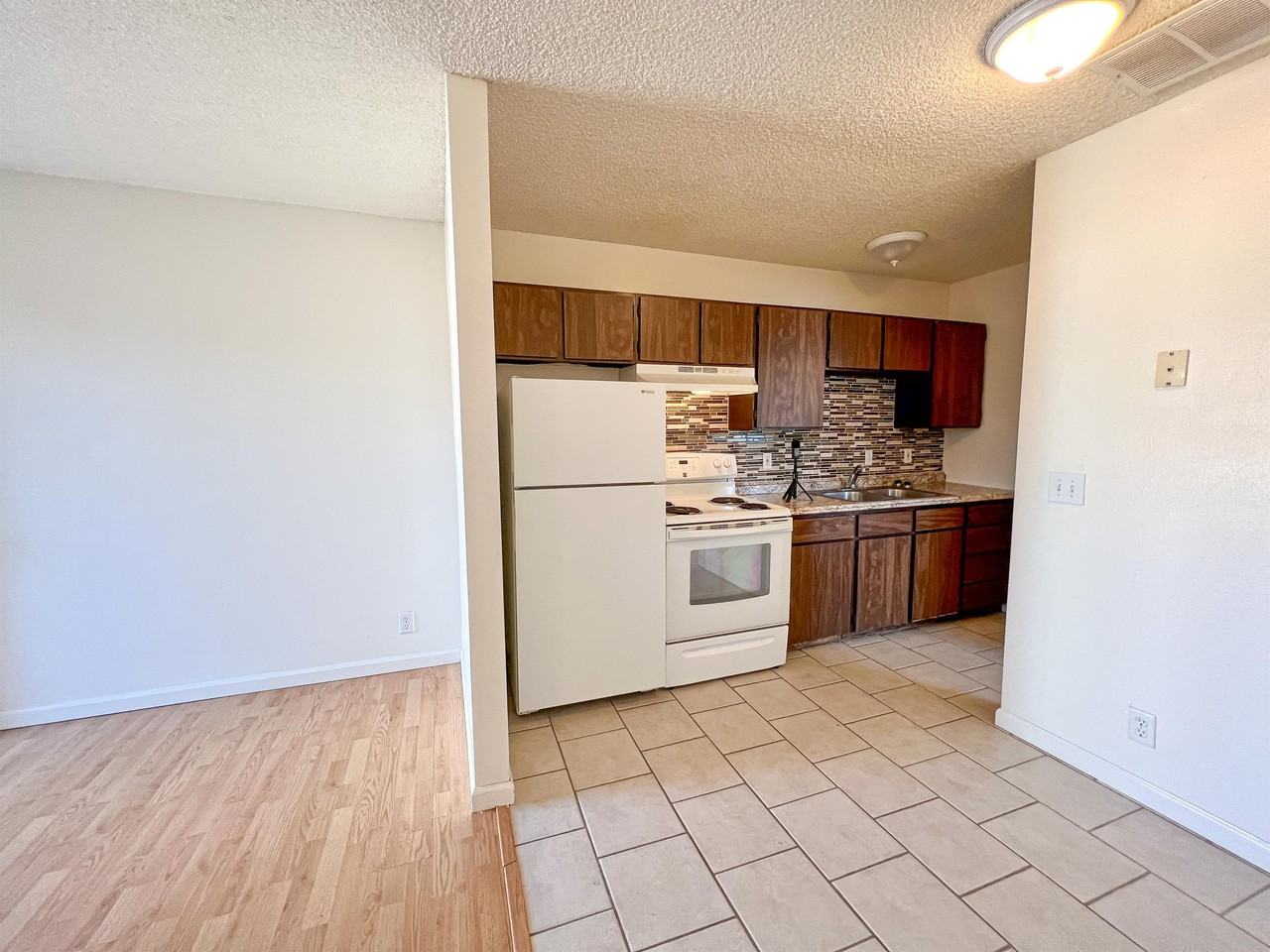 2110 N Campus Dr #4 - Photo 4 of 10