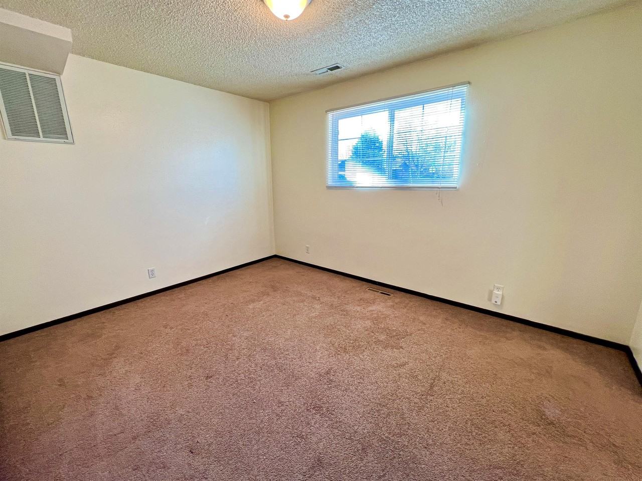 2110 N Campus Dr #4 - Photo 6 of 10