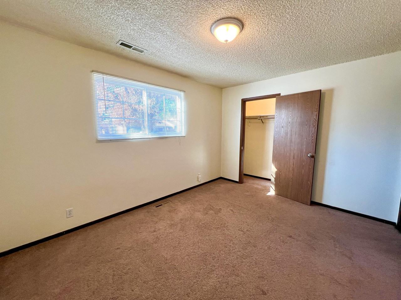 2110 N Campus Dr #4 - Photo 7 of 10