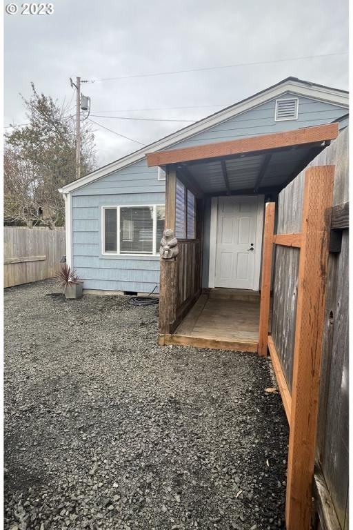 2110 Clark St - Photo 3 of 17