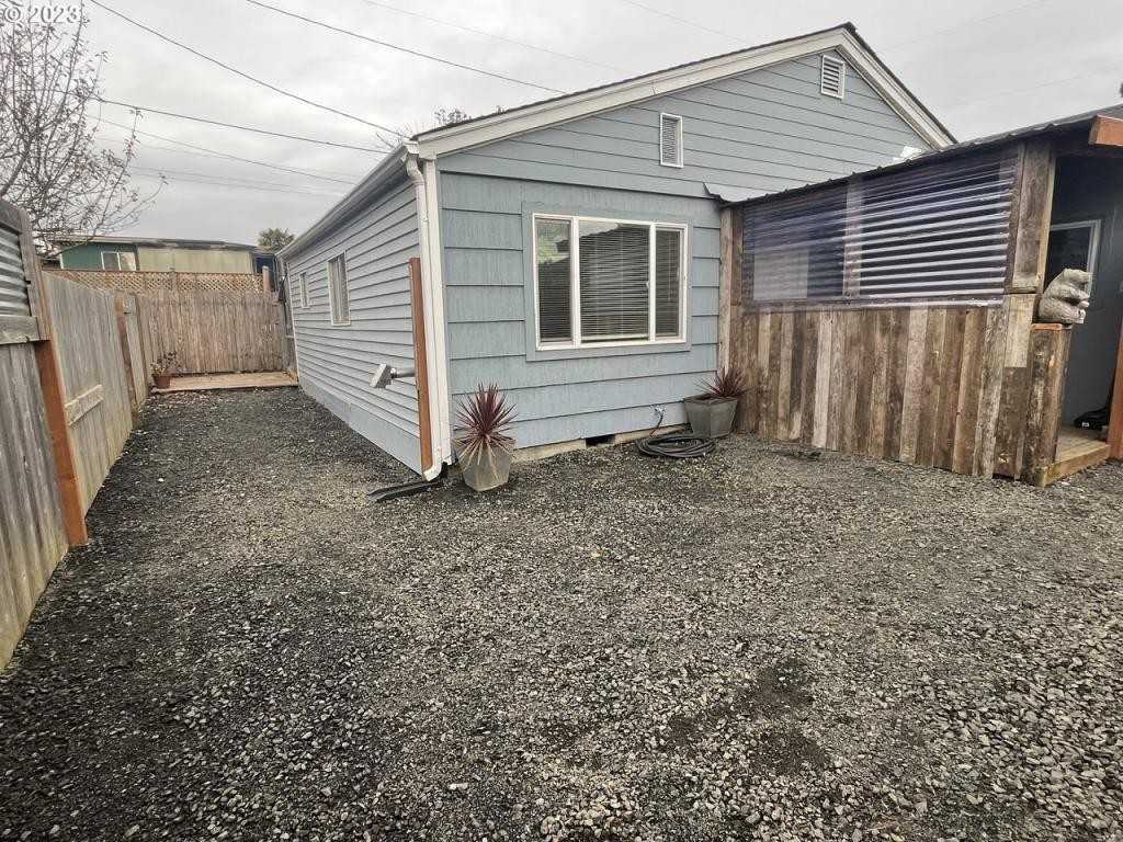 2110 Clark St - Photo 2 of 17