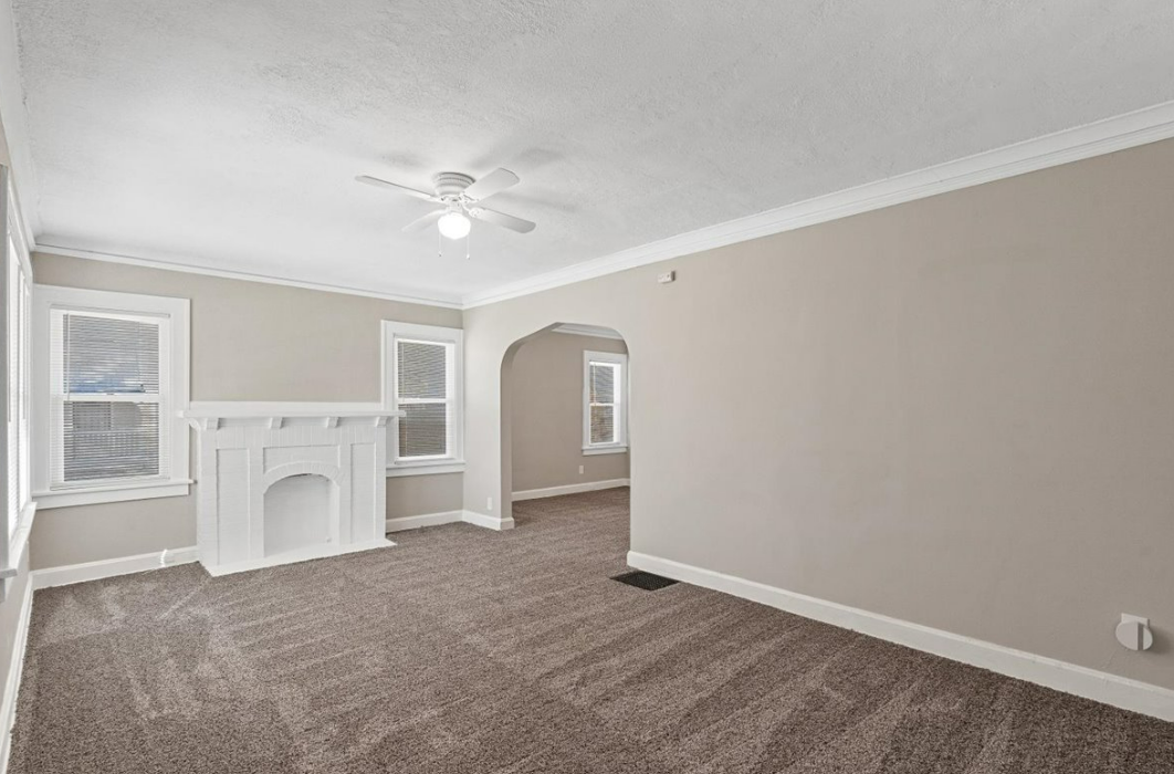 6211 Swope Pkwy - Photo 3 of 12