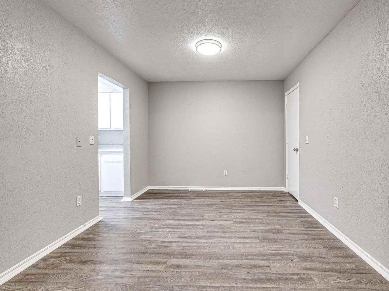 11410 N Oklahoma Ave - Photo 2 of 5