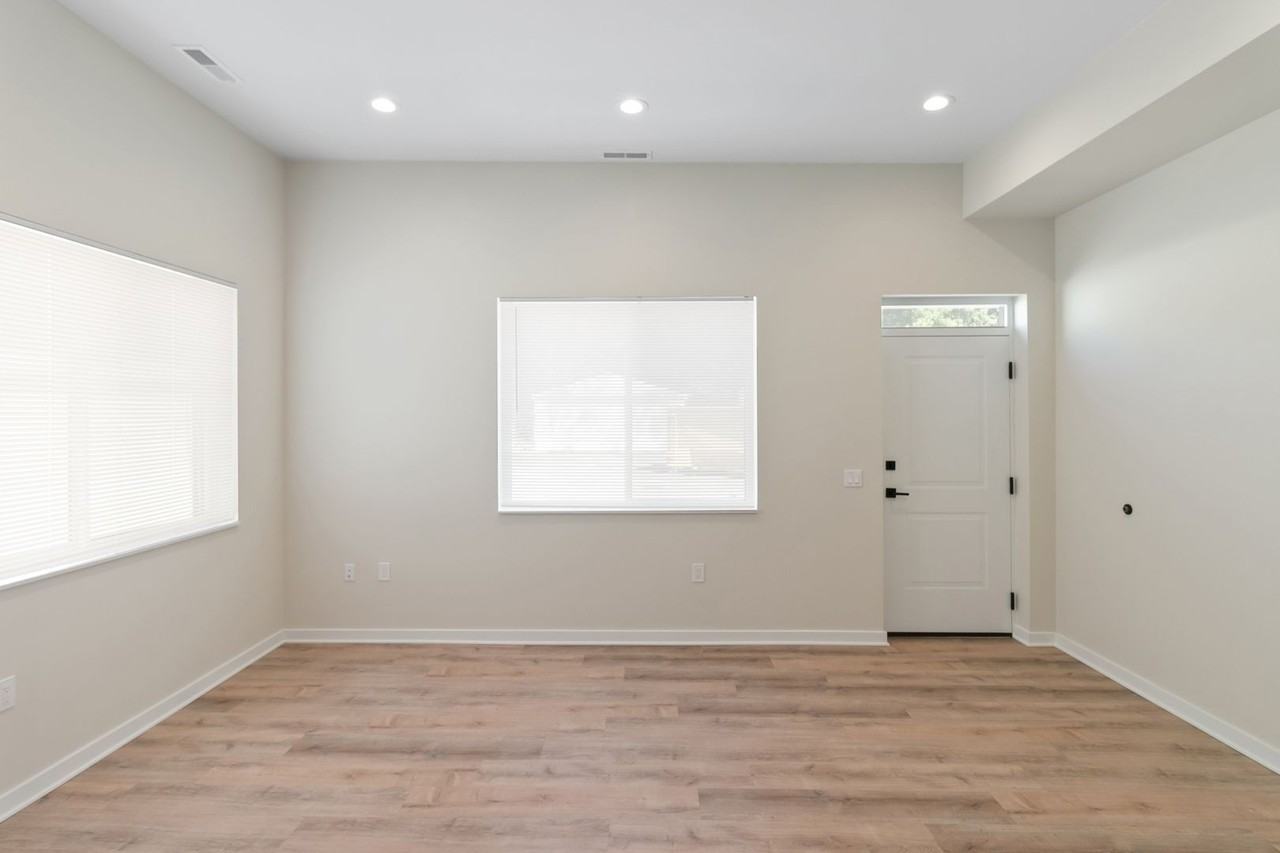 Avenue Eleven Apartments - Photo 5 of 34