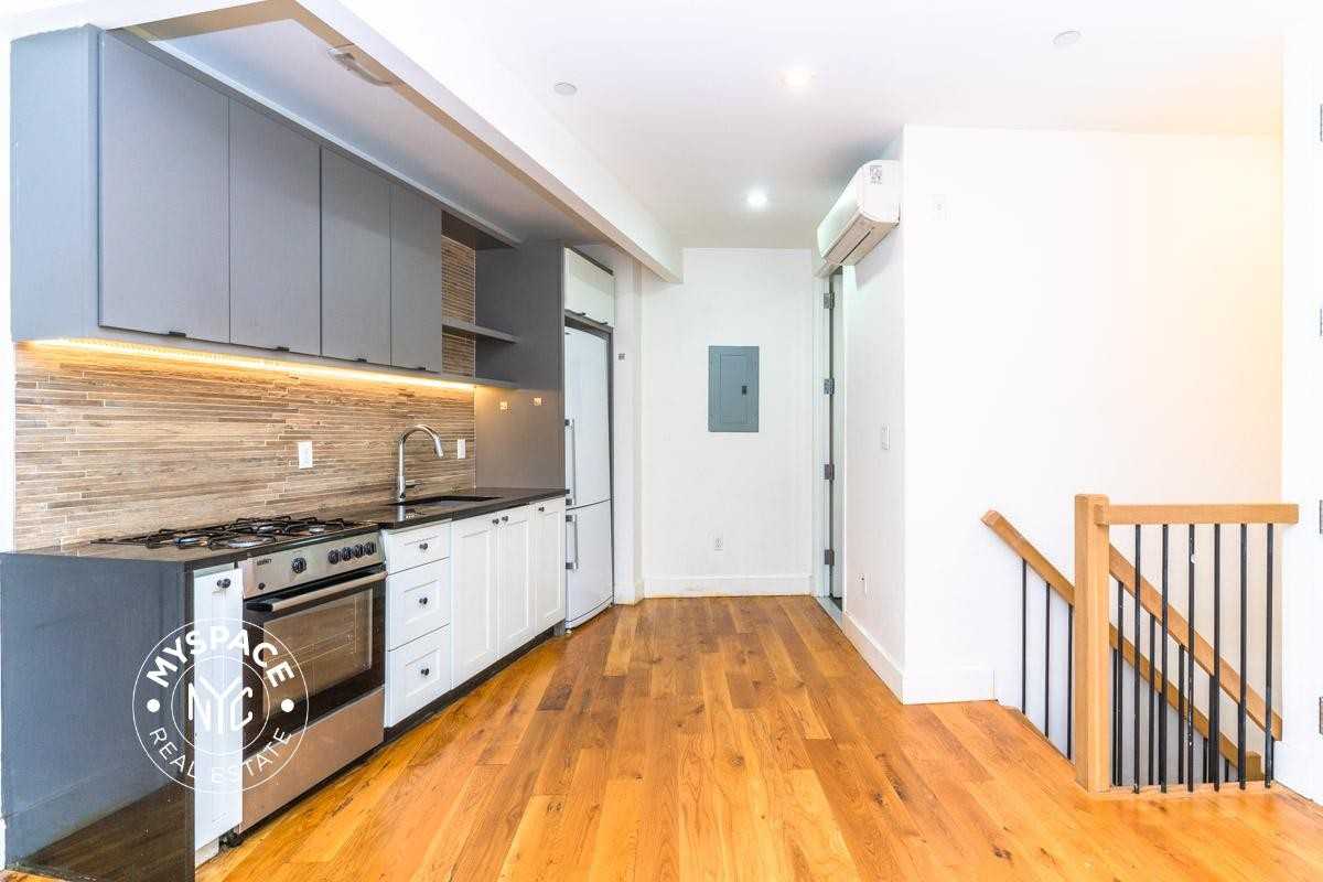 87 Montrose Ave #1R - Photo 2 of 12