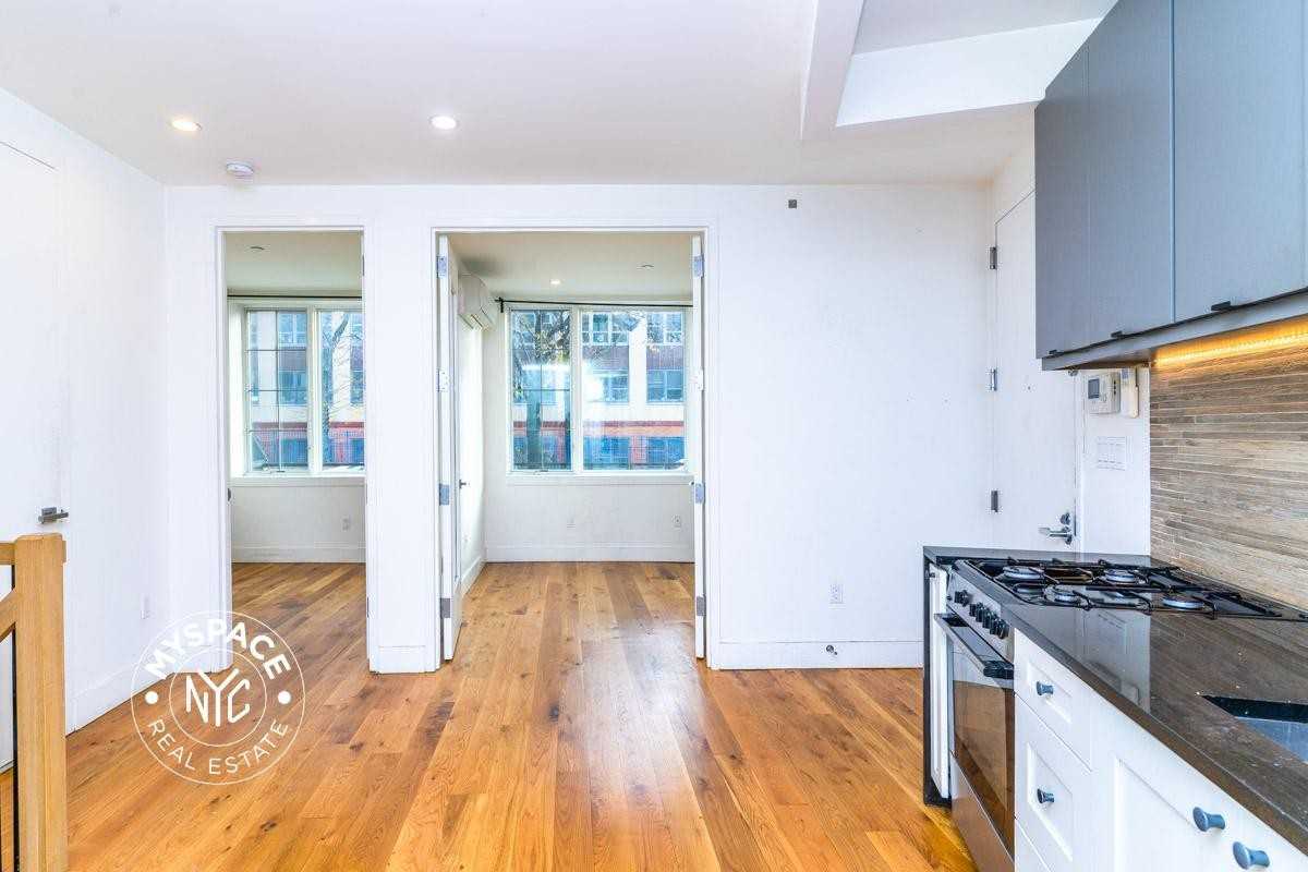 87 Montrose Ave #1R - Photo 3 of 12