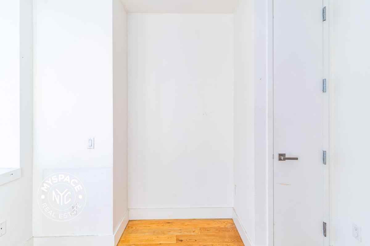 87 Montrose Ave #1R - Photo 4 of 12