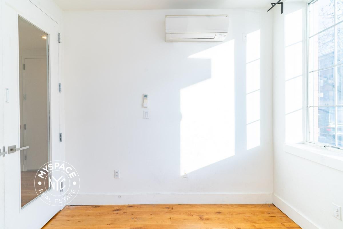 87 Montrose Ave #1R - Photo 5 of 12