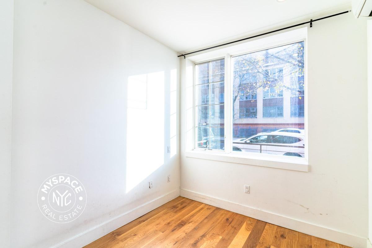 87 Montrose Ave #1R - Photo 6 of 12