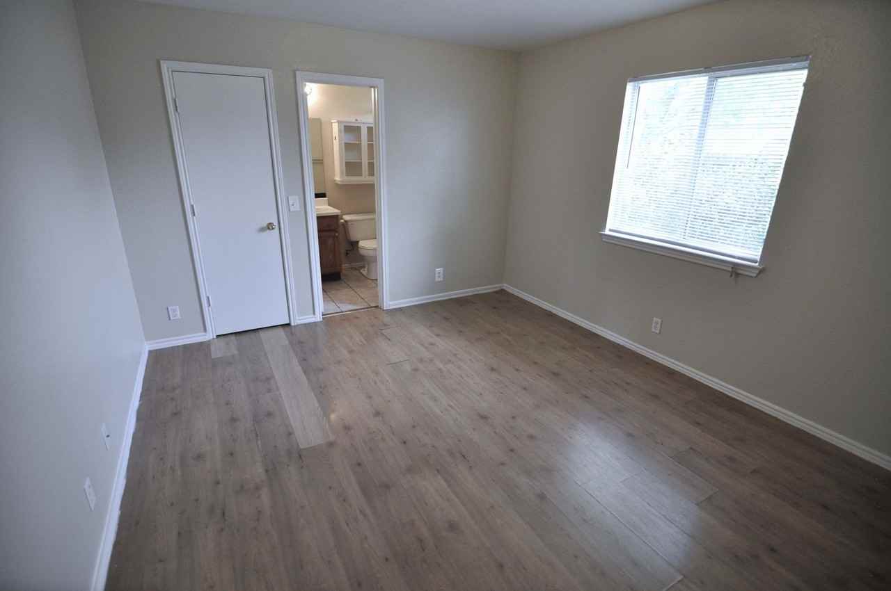 6828 Sabrina Dr - Photo 6 of 26