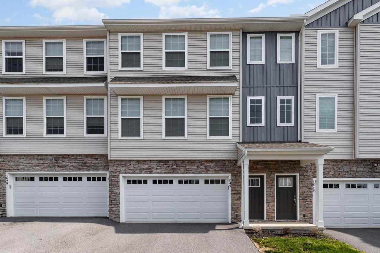 1847 Shady Ln - Photo 2 of 33