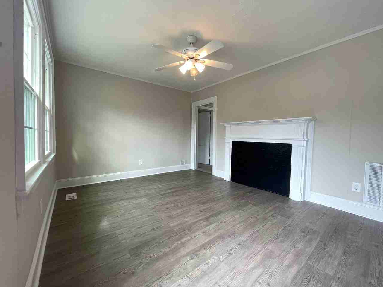 216 Oakland Drive - Photo 2 of 16