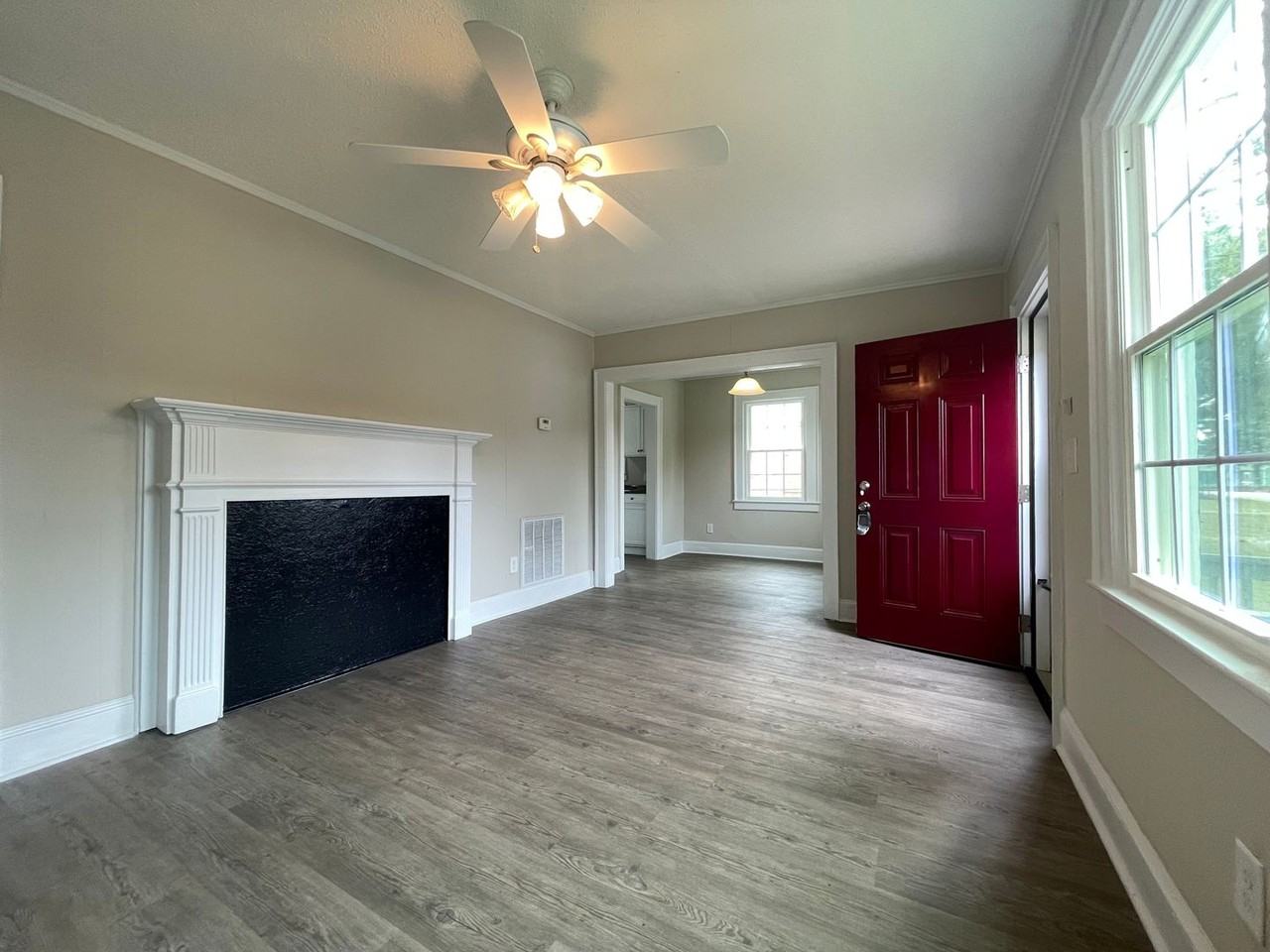 216 Oakland Drive - Photo 3 of 16