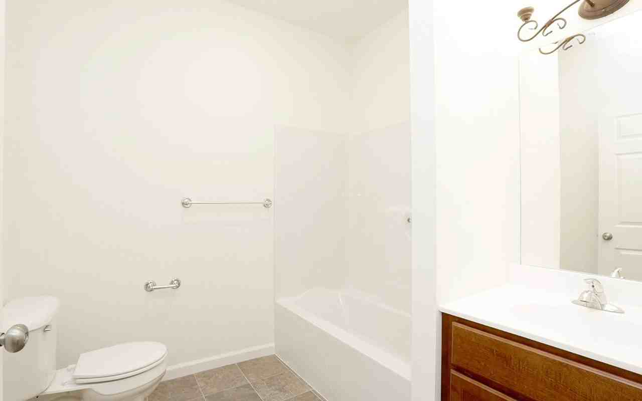 3760HA - Photo 3 of 10