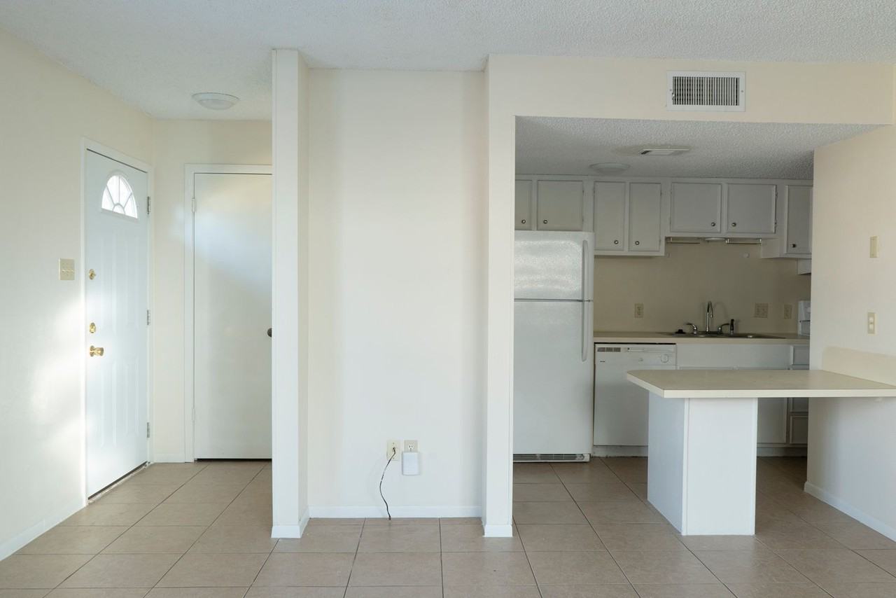 128 Hayter St - Photo 4 of 18