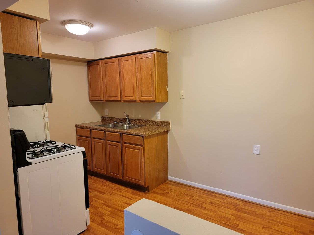 Hidden Valley Apartments (Hidden Valley of Washington AD LLC & Hidden Valley of Washington JD LLC) - Photo 2 of 12