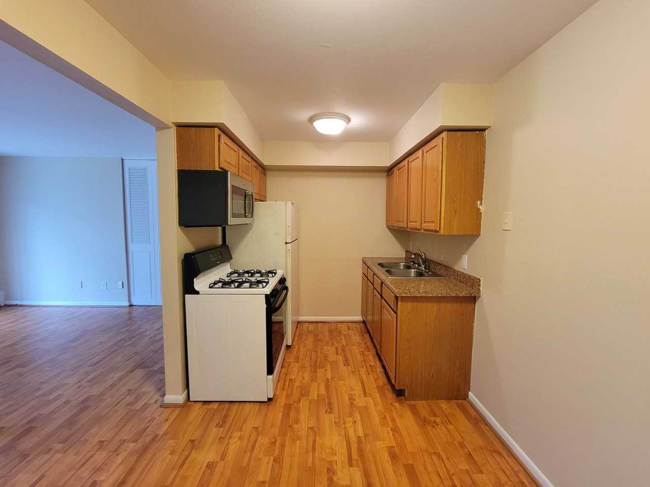 Hidden Valley Apartments (Hidden Valley of Washington AD LLC & Hidden Valley of Washington JD LLC) - Photo 3 of 12