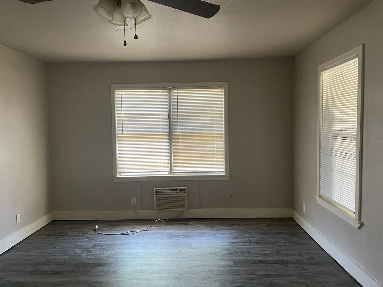 606 Knowles - Photo 3 of 5