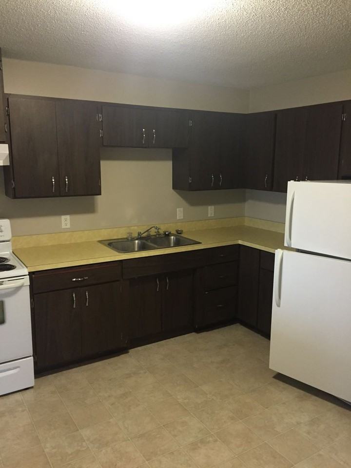 Town's Edge Square Apartments - Photo 2 of 8