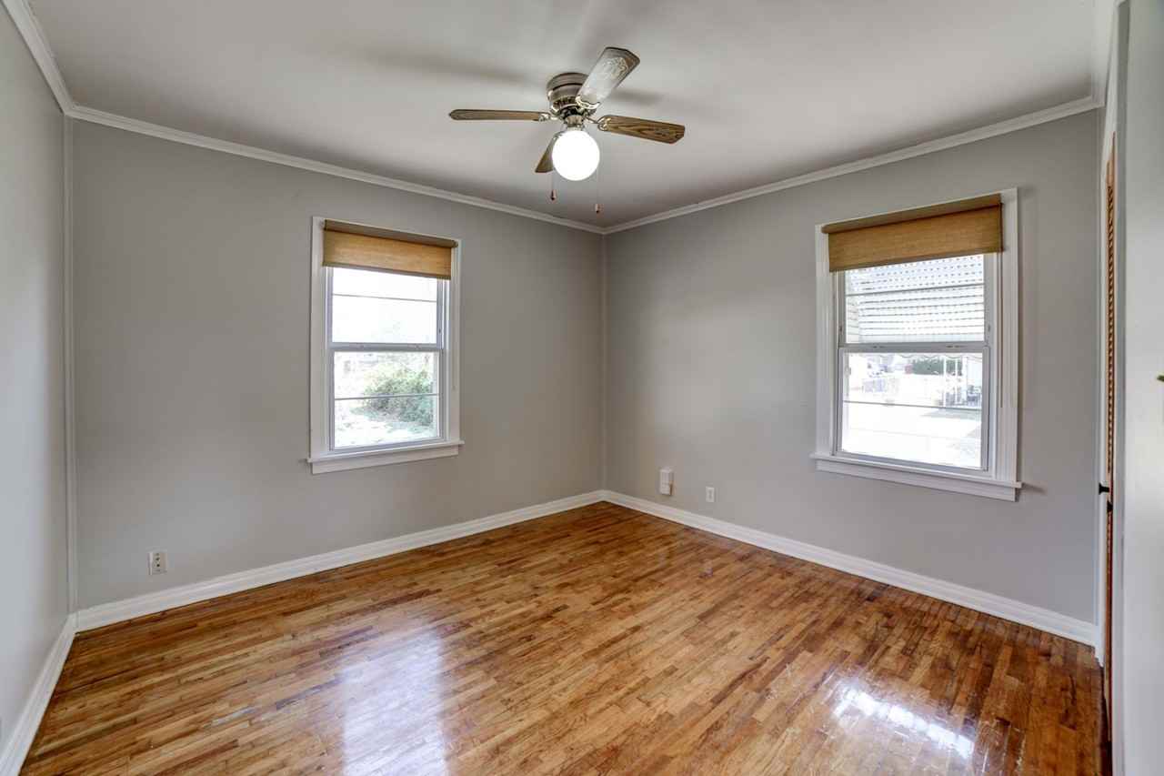 4697 S Saint Louis Ave - Photo 4 of 36