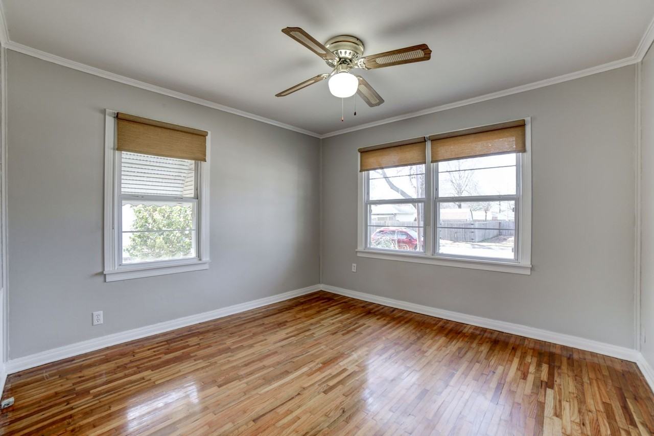4697 S Saint Louis Ave - Photo 3 of 36