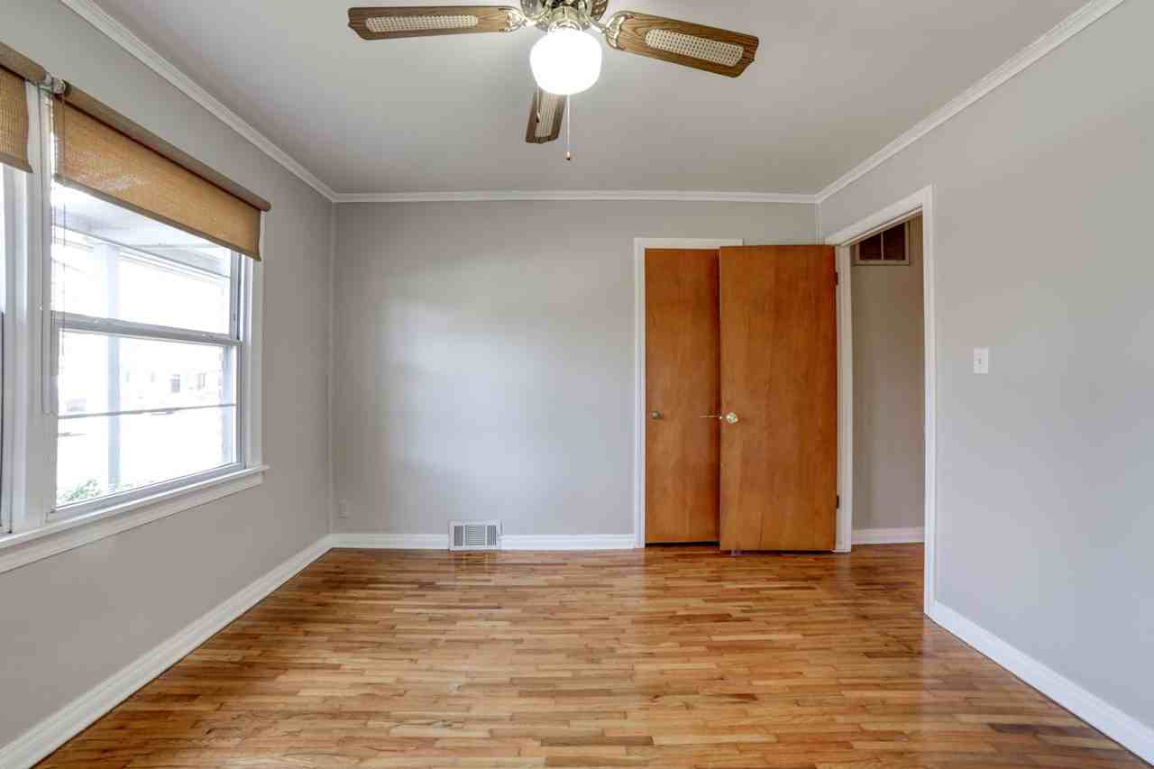 4697 S Saint Louis Ave - Photo 3 of 36