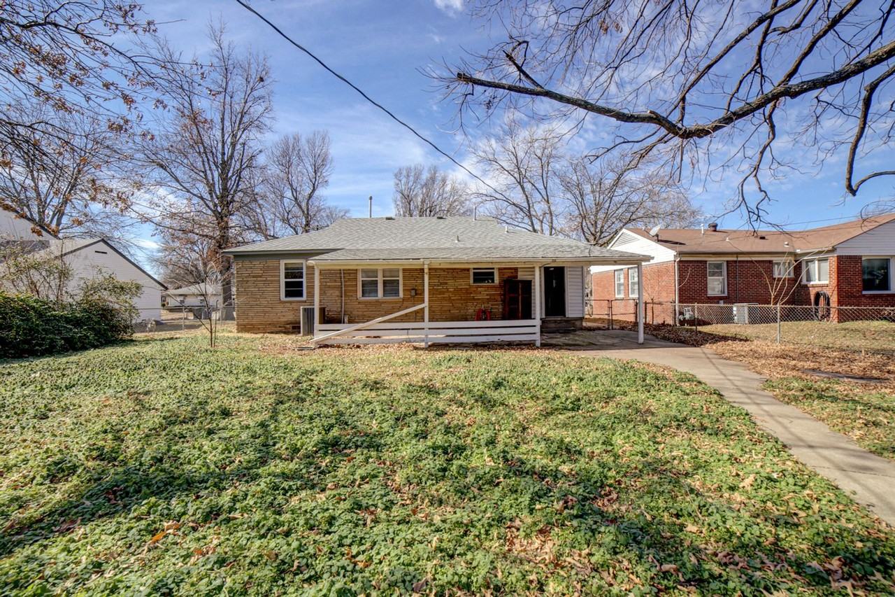 4697 S Saint Louis Ave - Photo 2 of 36