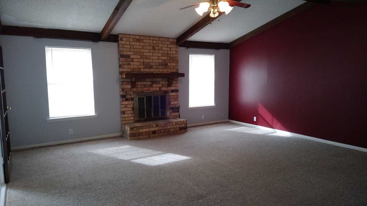 133 Janice Ln - Photo 2 of 12