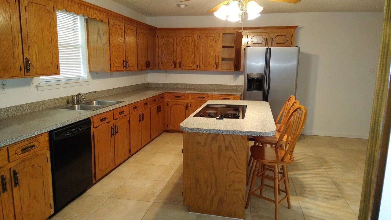 133 Janice Ln - Photo 3 of 12