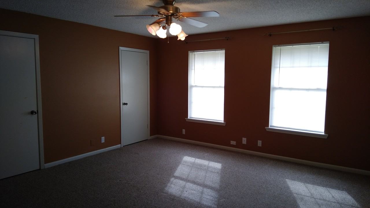 133 Janice Ln - Photo 4 of 12