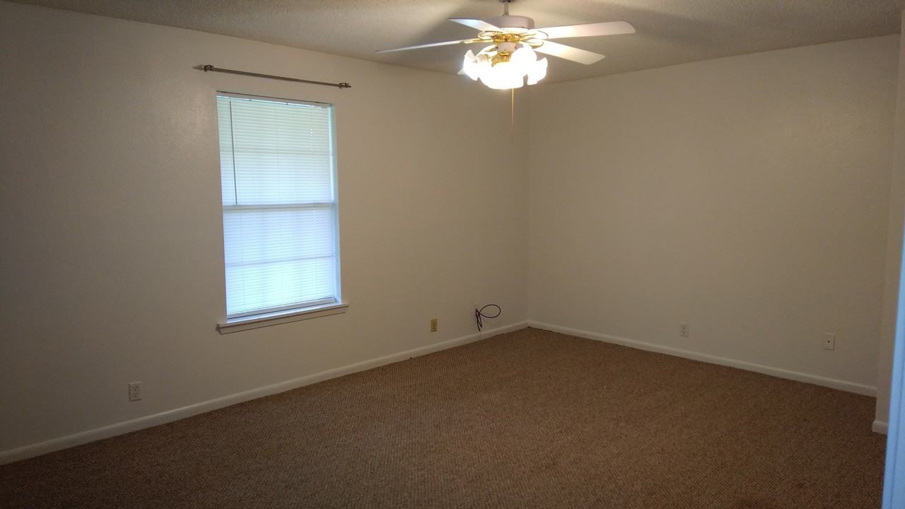 133 Janice Ln - Photo 7 of 12