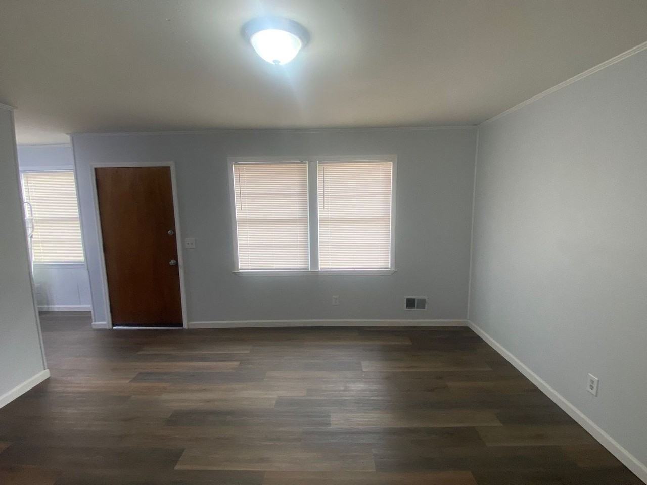 221 Ramblewood Dr - Photo 2 of 21