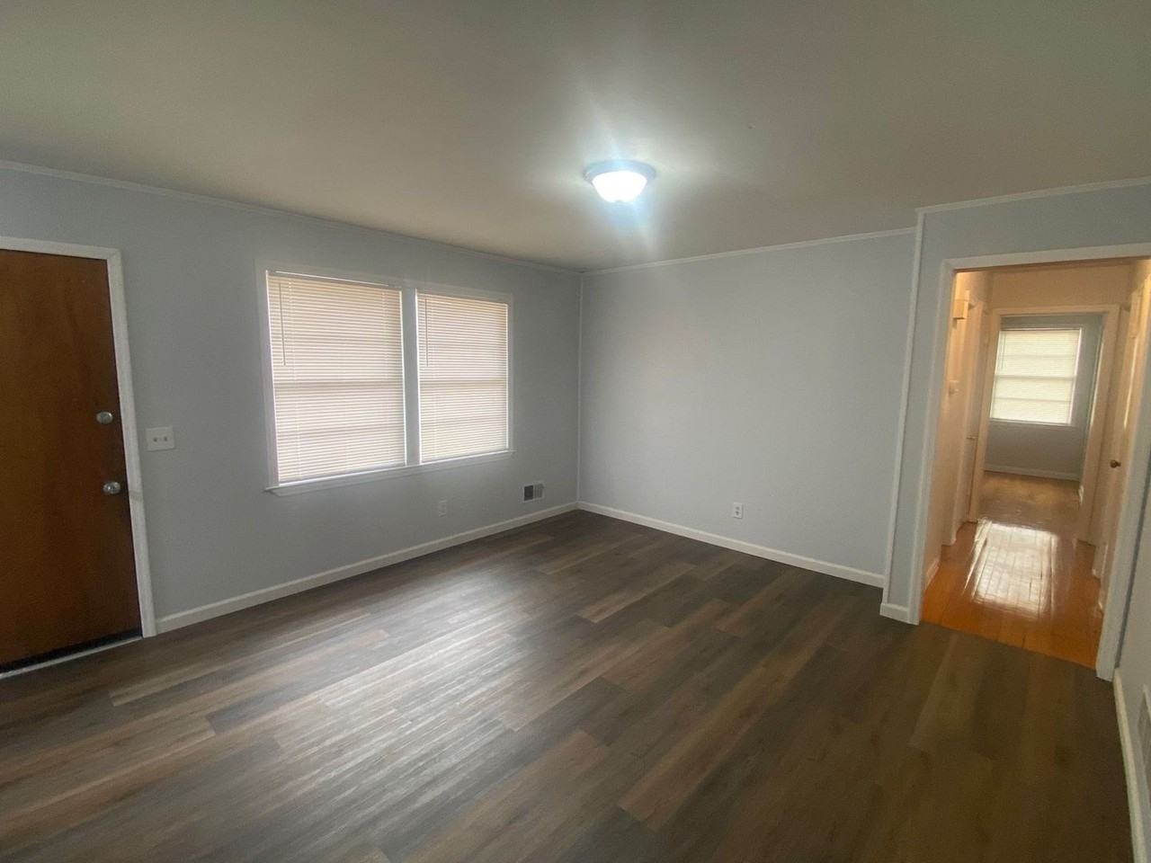 221 Ramblewood Dr - Photo 3 of 21