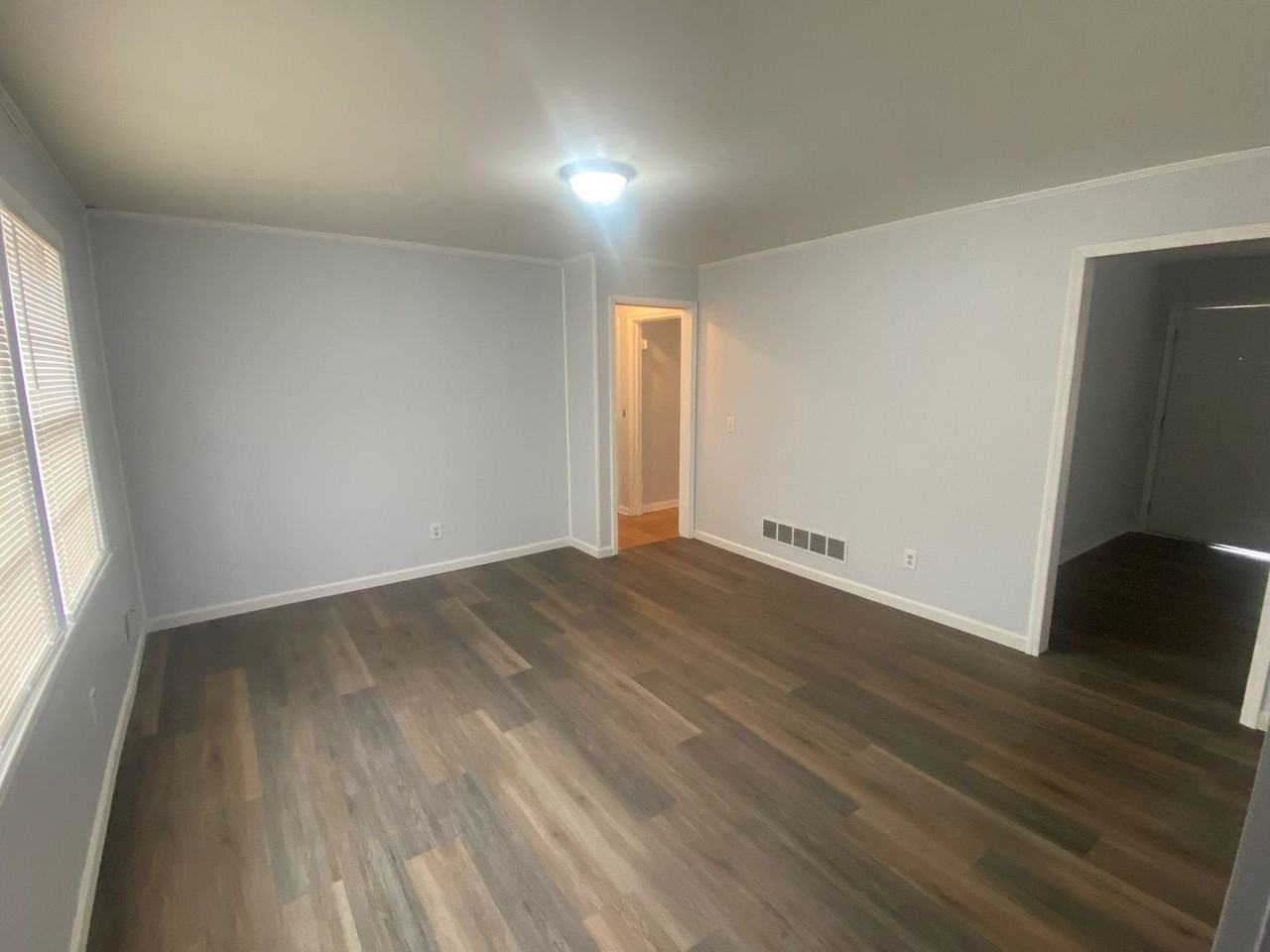 221 Ramblewood Dr - Photo 4 of 21