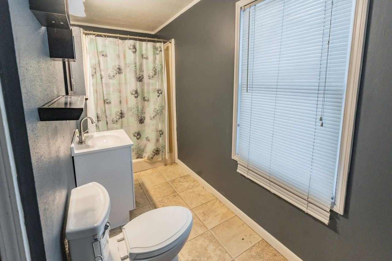 96 Park St - Photo 3 of 10