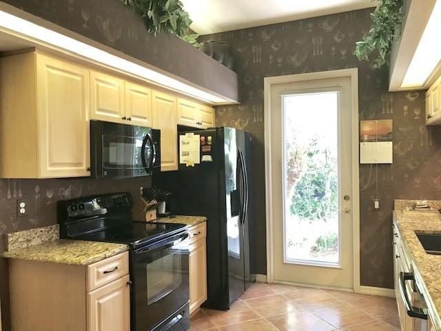 8762 52nd Dr E - Photo 6 of 22