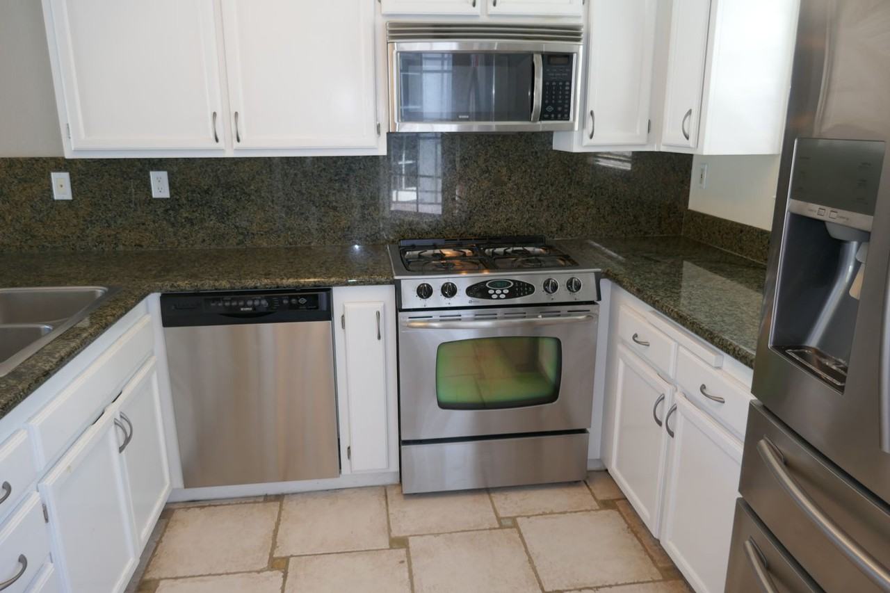 17 Mariners Cir - Photo 2 of 23