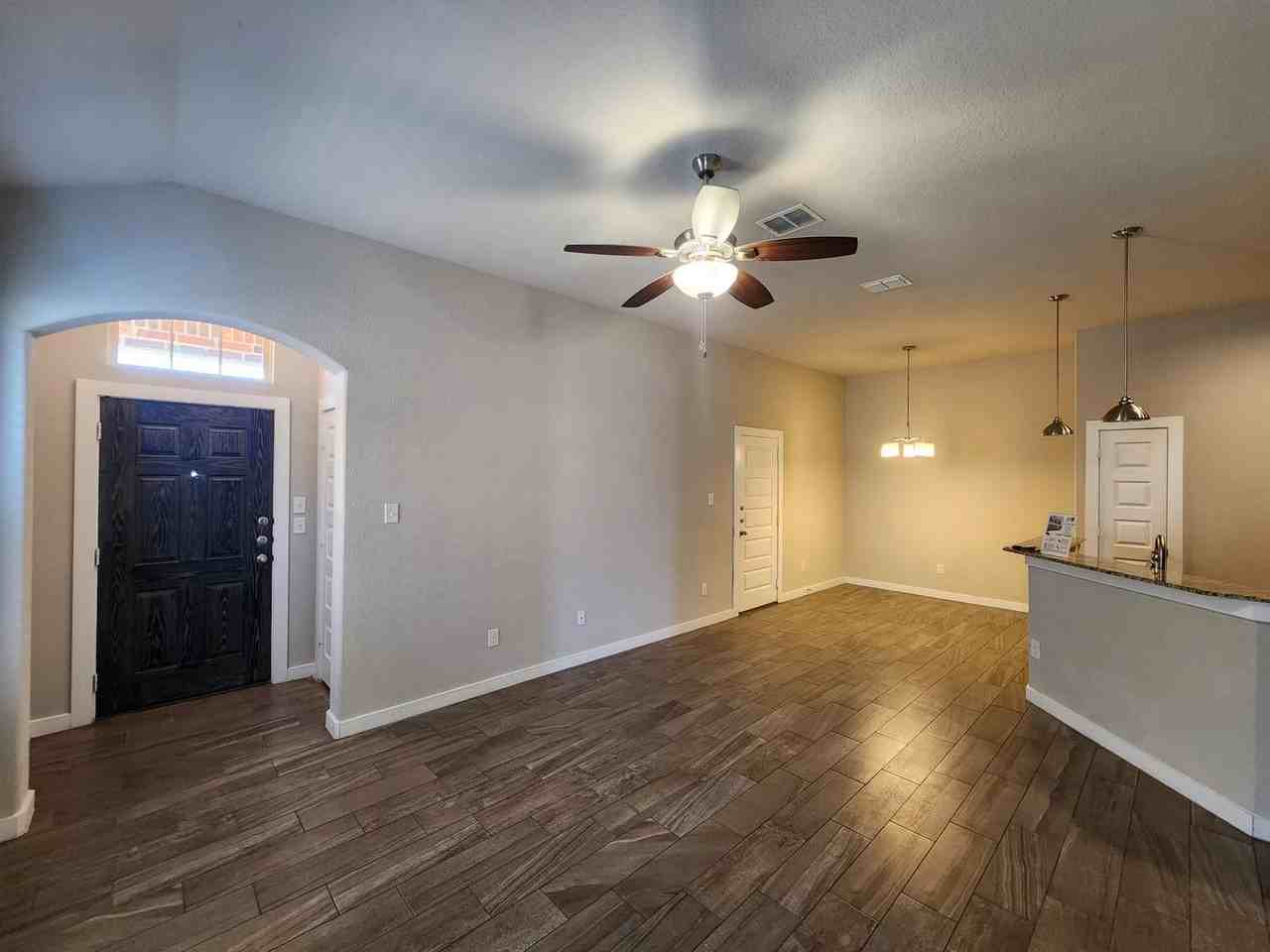 367 Creekside Curv - Photo 4 of 28