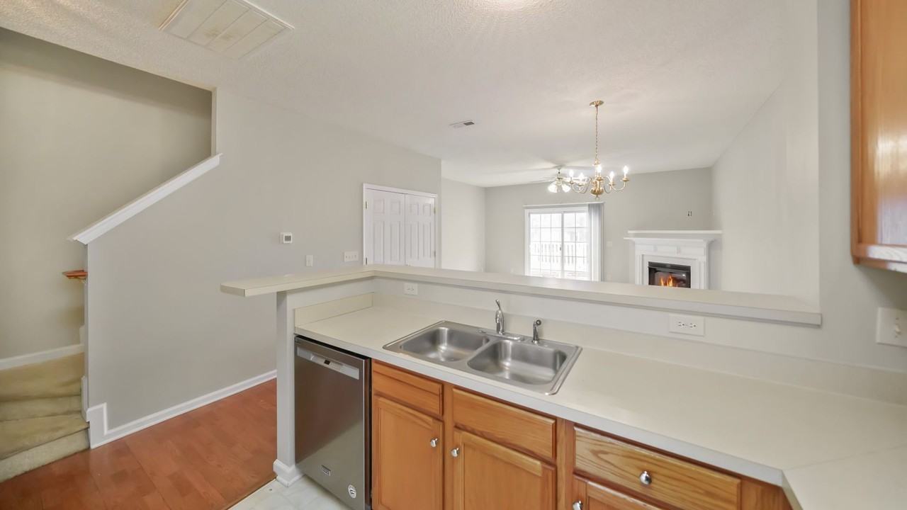 903 Cinnamon Dr - Photo 5 of 15