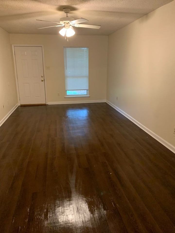 1009 University St Apt A - Photo 2 of 8