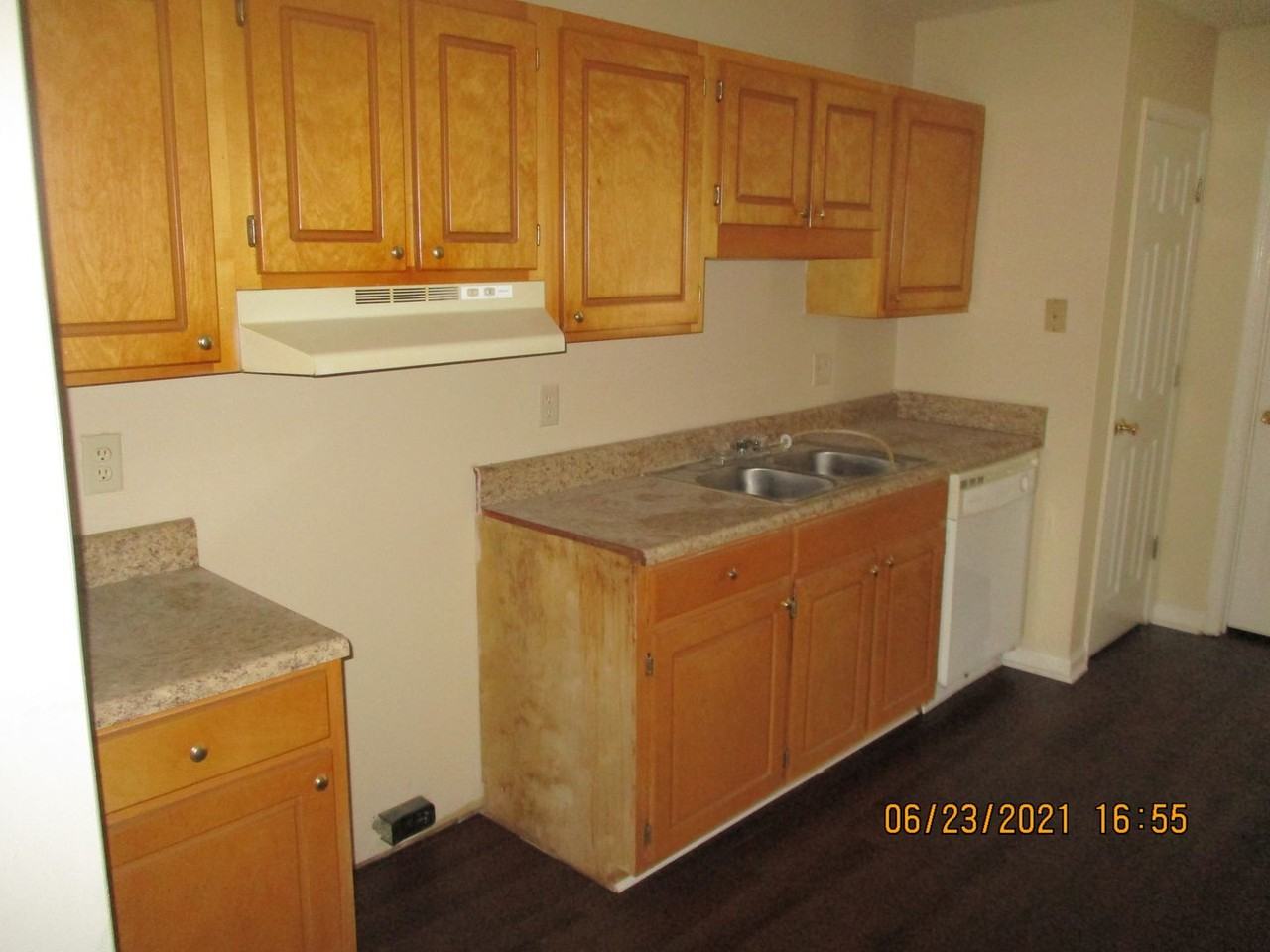 1009 University St Apt A - Photo 3 of 8