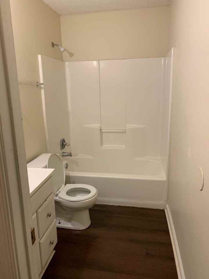1009 University St Apt A - Photo 5 of 8